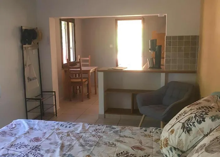 Maisonnette En Foret A 5Min Du Centre Ville